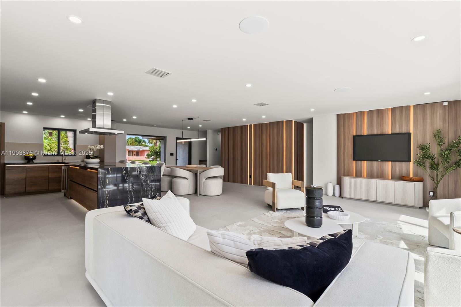 IMPERIAL POINT 2 SEC - Residential