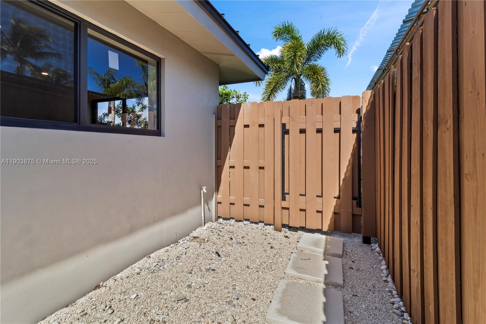 IMPERIAL POINT 2 SEC - Residential