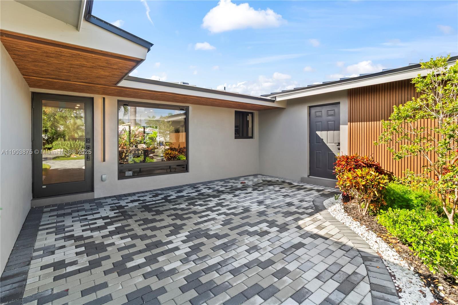 IMPERIAL POINT 2 SEC - Residential