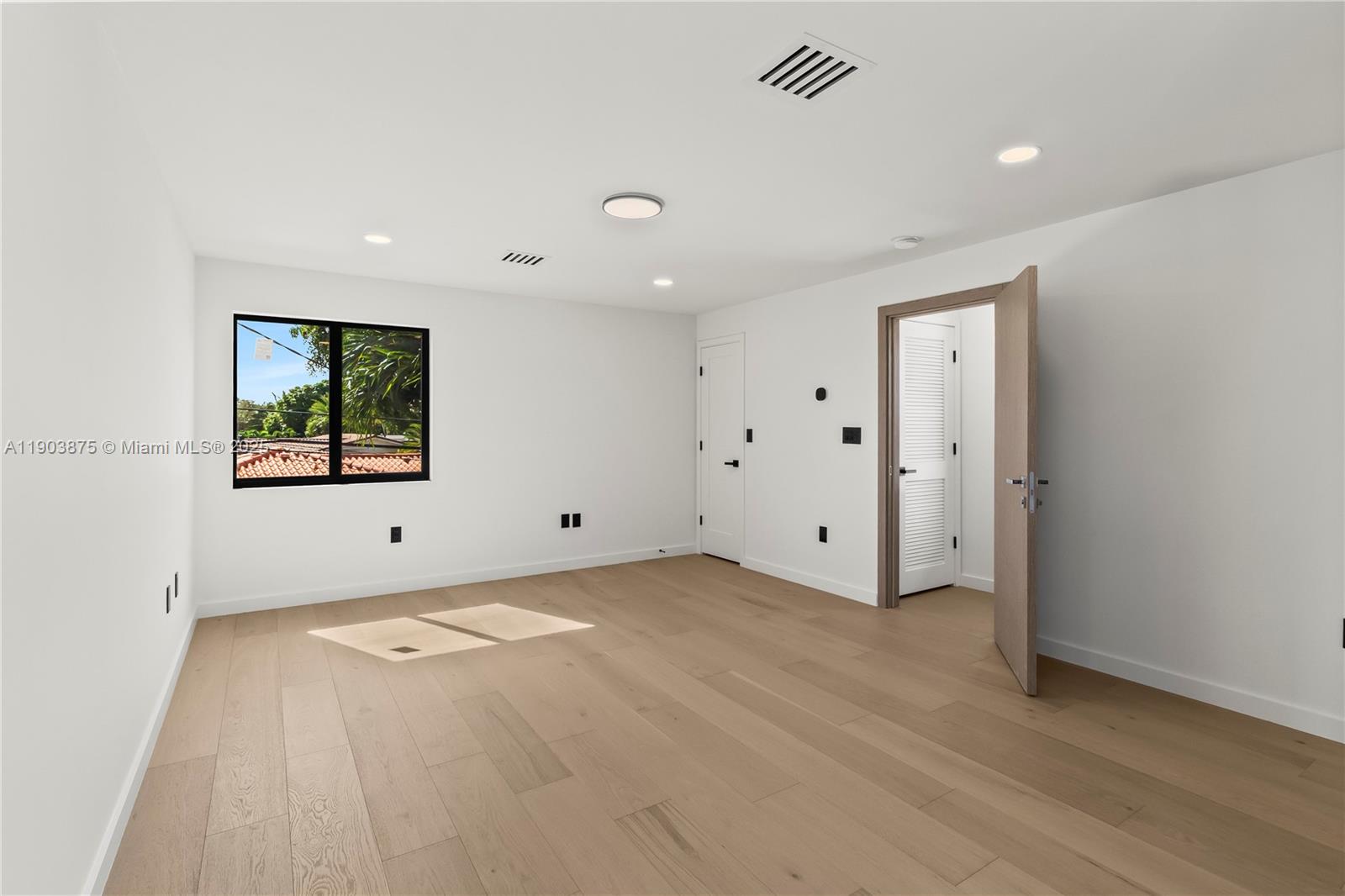 IMPERIAL POINT 2 SEC - Residential