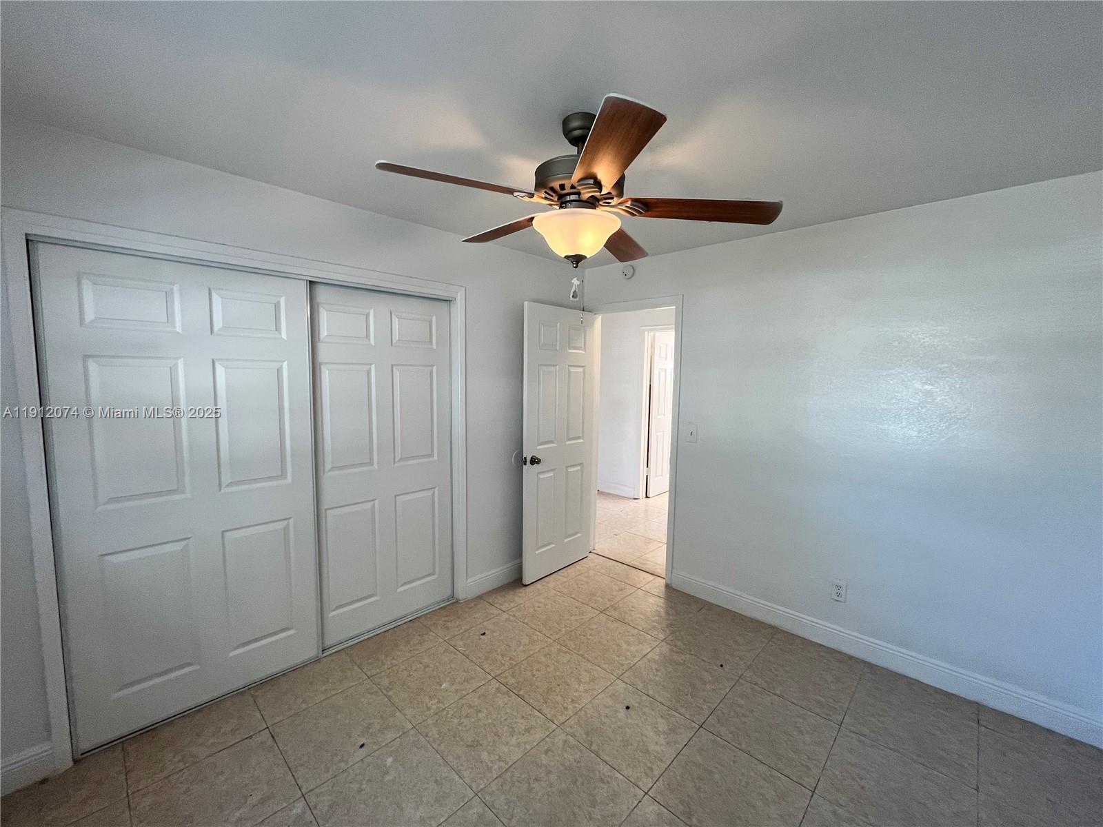 ROYAL PALMS PARK SEC 1 - Residential Lease