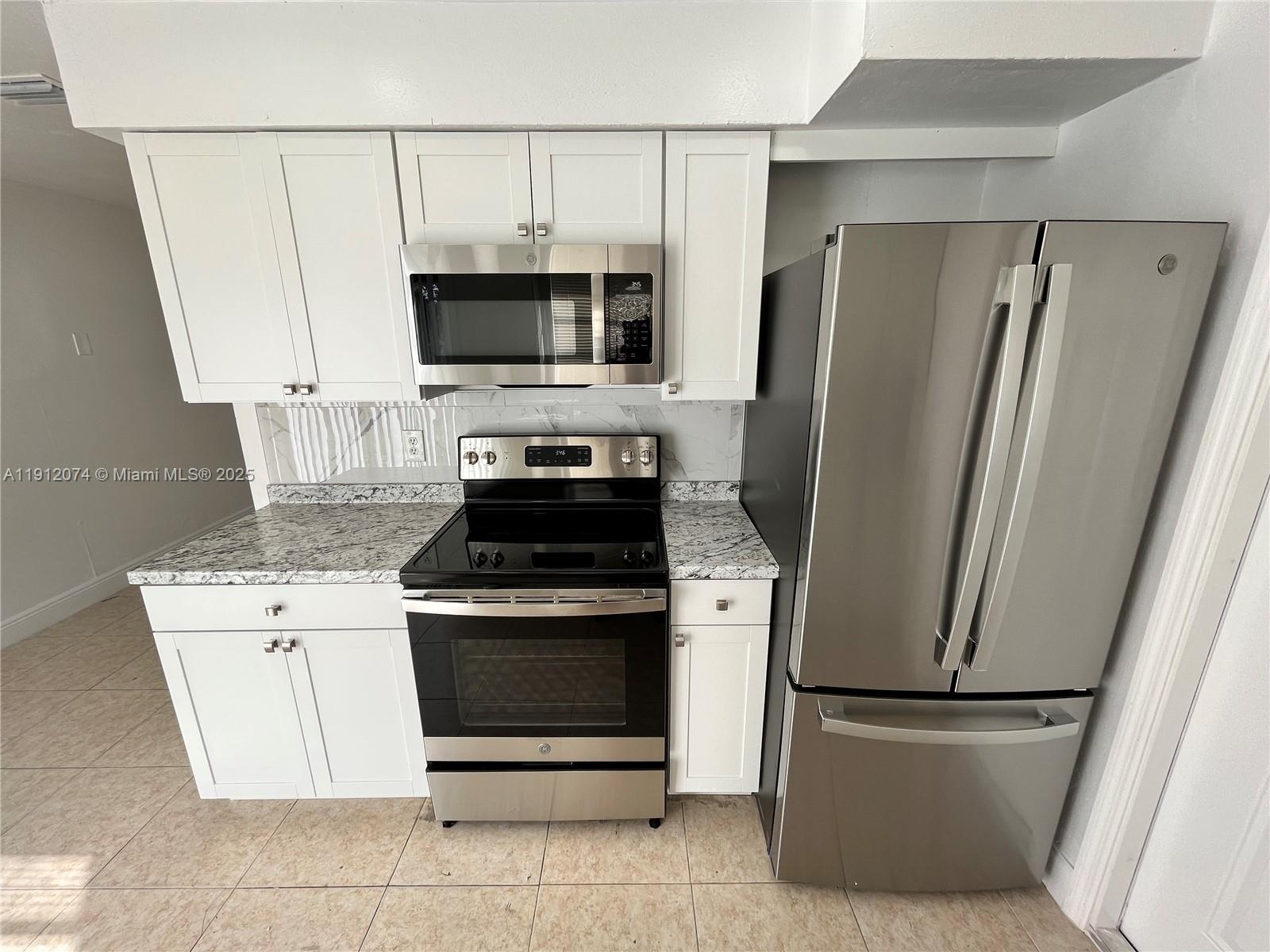 ROYAL PALMS PARK SEC 1 - Residential Lease