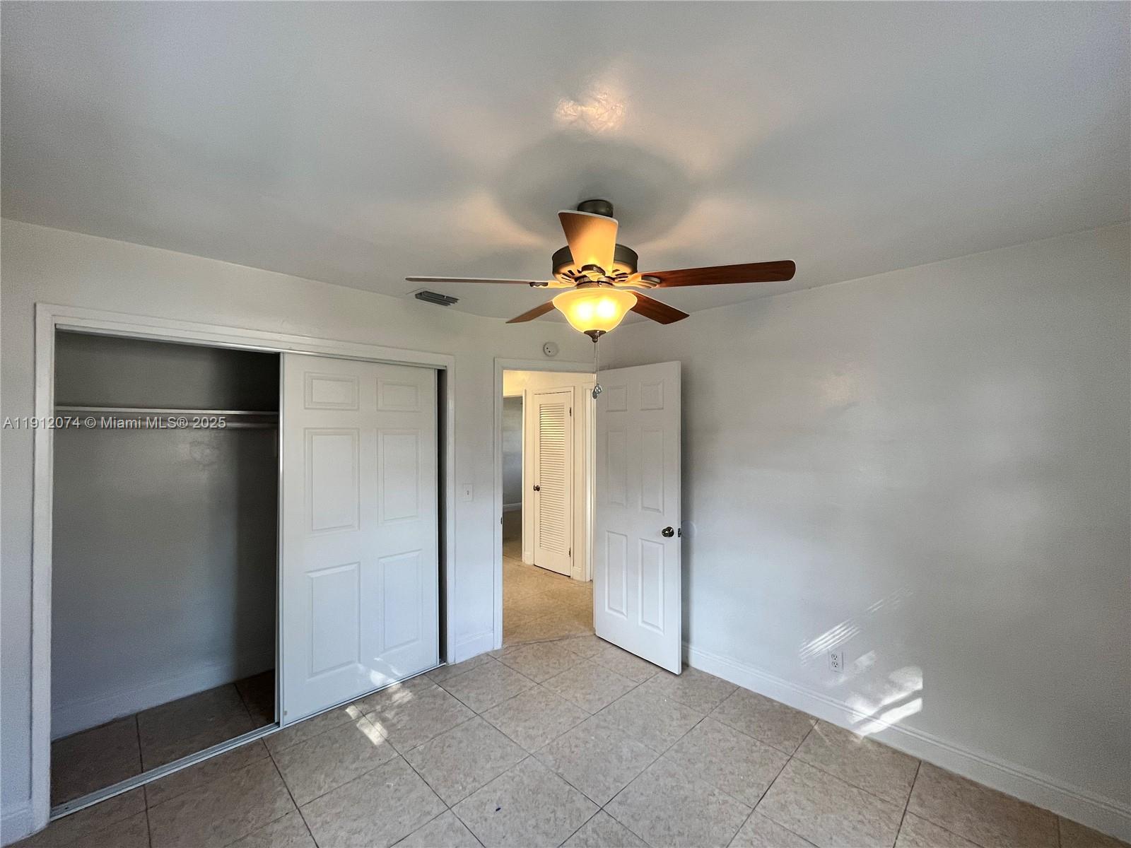 ROYAL PALMS PARK SEC 1 - Residential Lease