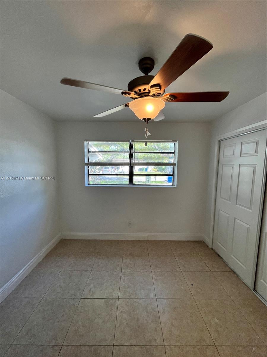 ROYAL PALMS PARK SEC 1 - Residential Lease