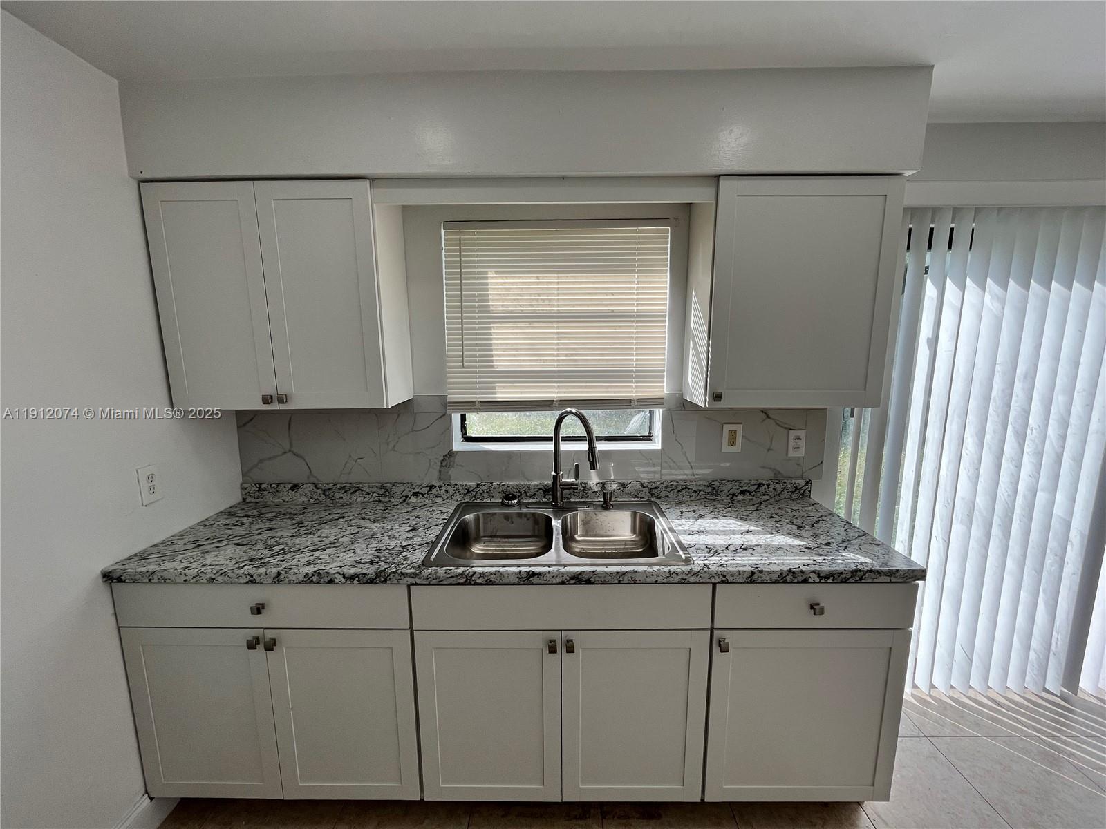 ROYAL PALMS PARK SEC 1 - Residential Lease