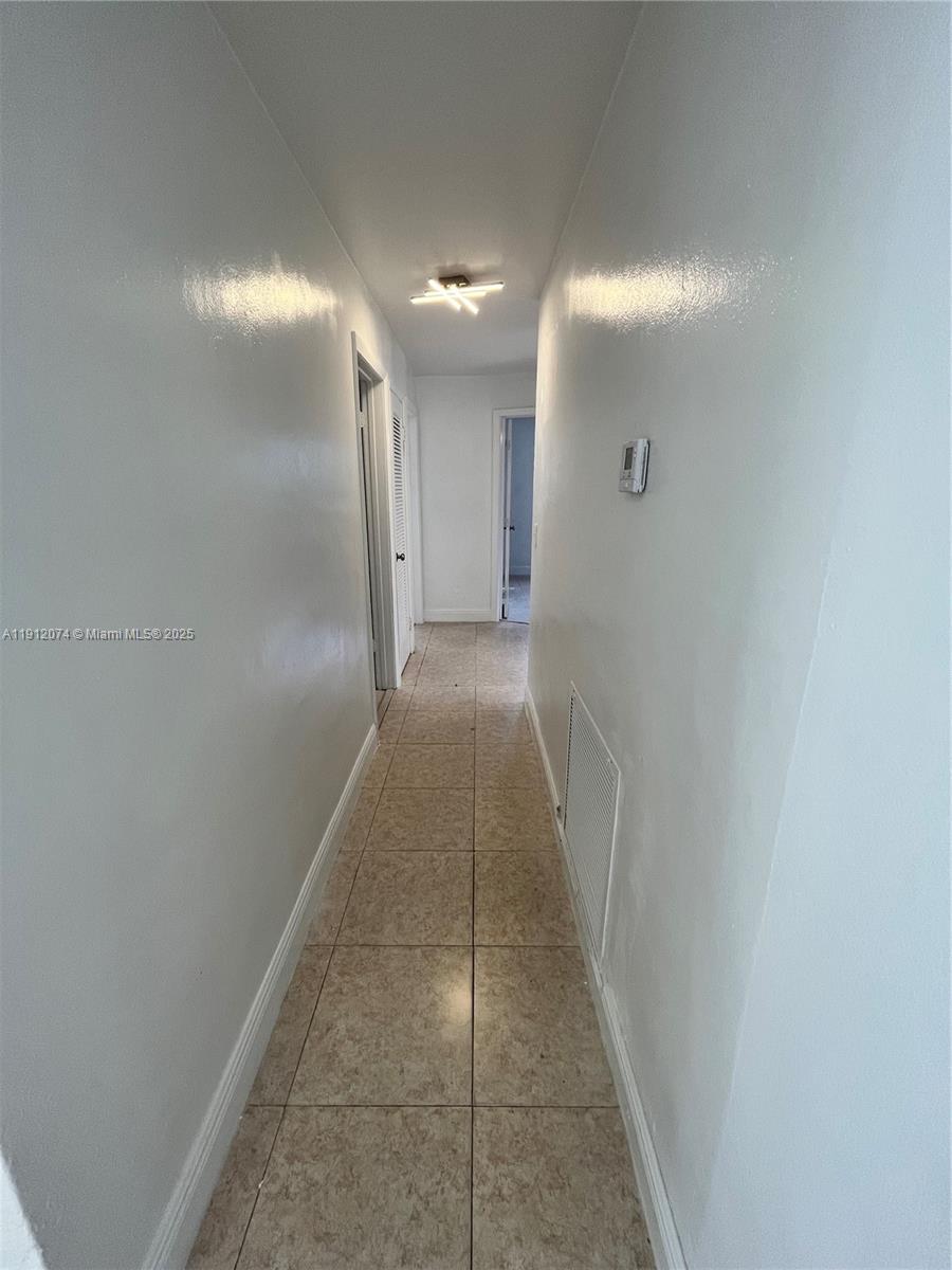 ROYAL PALMS PARK SEC 1 - Residential Lease