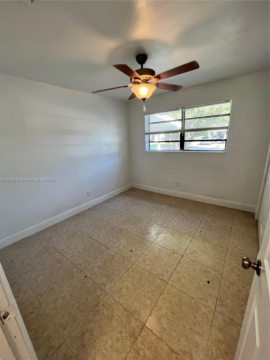 ROYAL PALMS PARK SEC 1 - Residential Lease