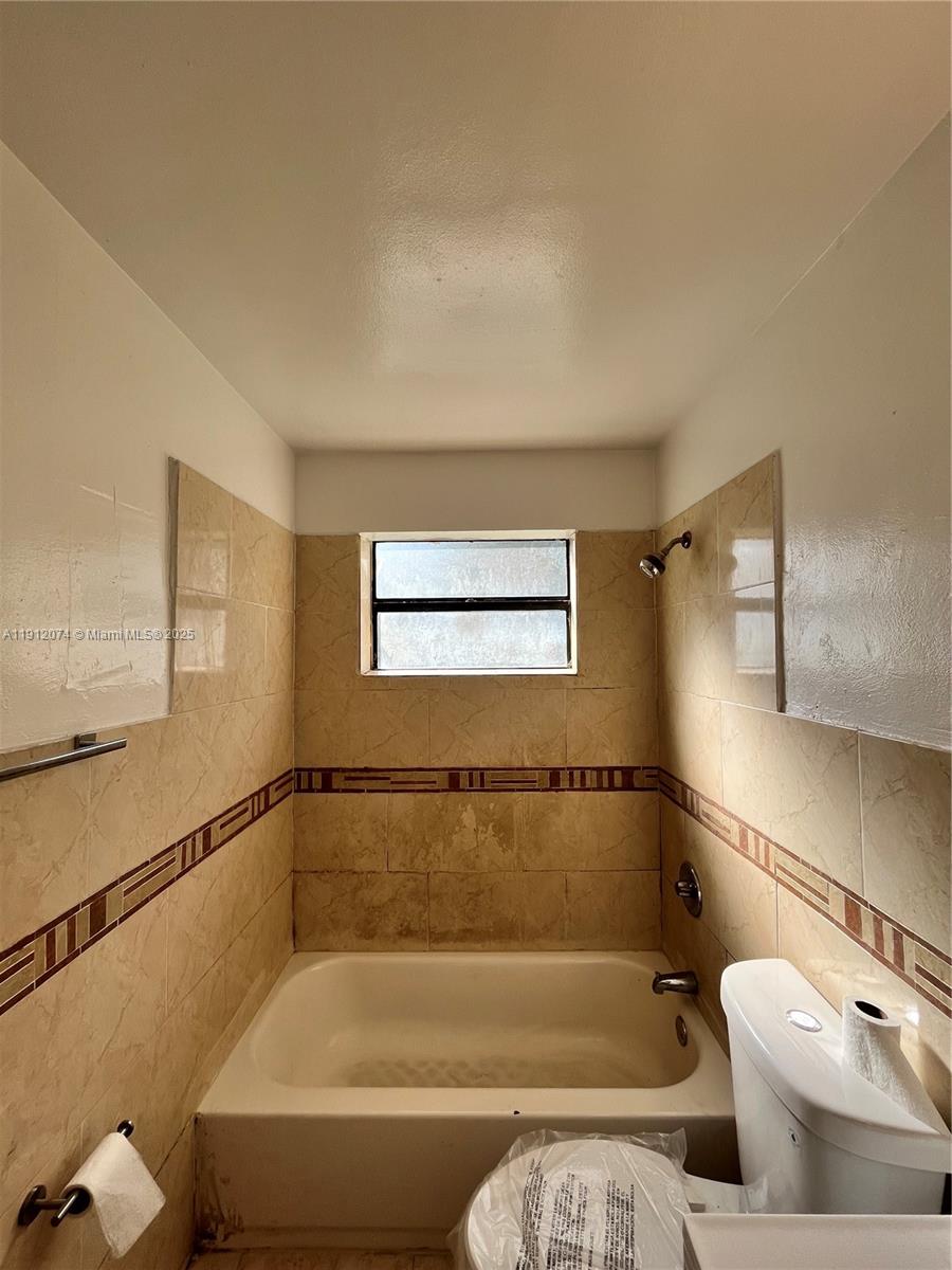 ROYAL PALMS PARK SEC 1 - Residential Lease