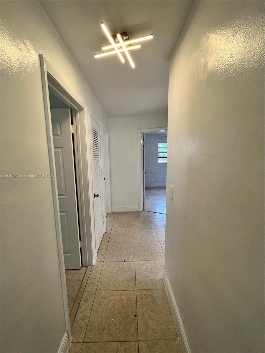 ROYAL PALMS PARK SEC 1 - Residential Lease