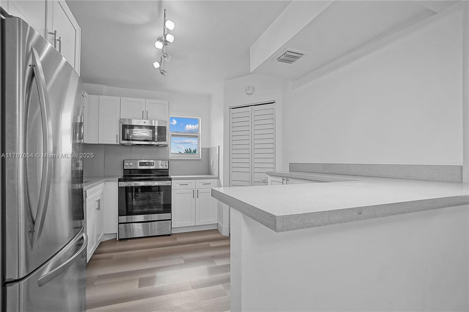 Completely renovated, bright, furnished and spacious corner apartment. 2 Bedroom, 2 Bathroom with brand new impact glass windows and sliding doors. The building offers an Attended Lobby, on Site Management and a Large Pool with Beach Access. Washer and Dryer.
Walking distance to Bal Harbour Shops, Restaurants, Houses of worship and Surfside Community Center.
