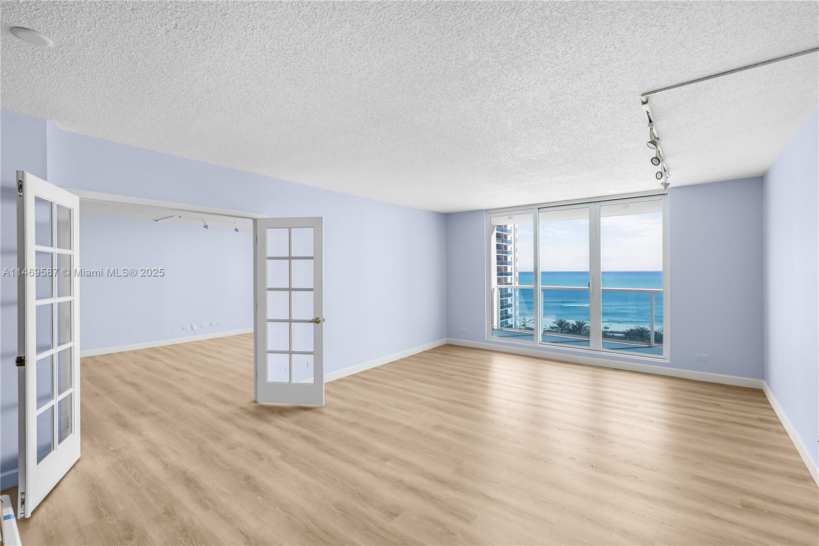 2301 Collins Ave 1038/1039