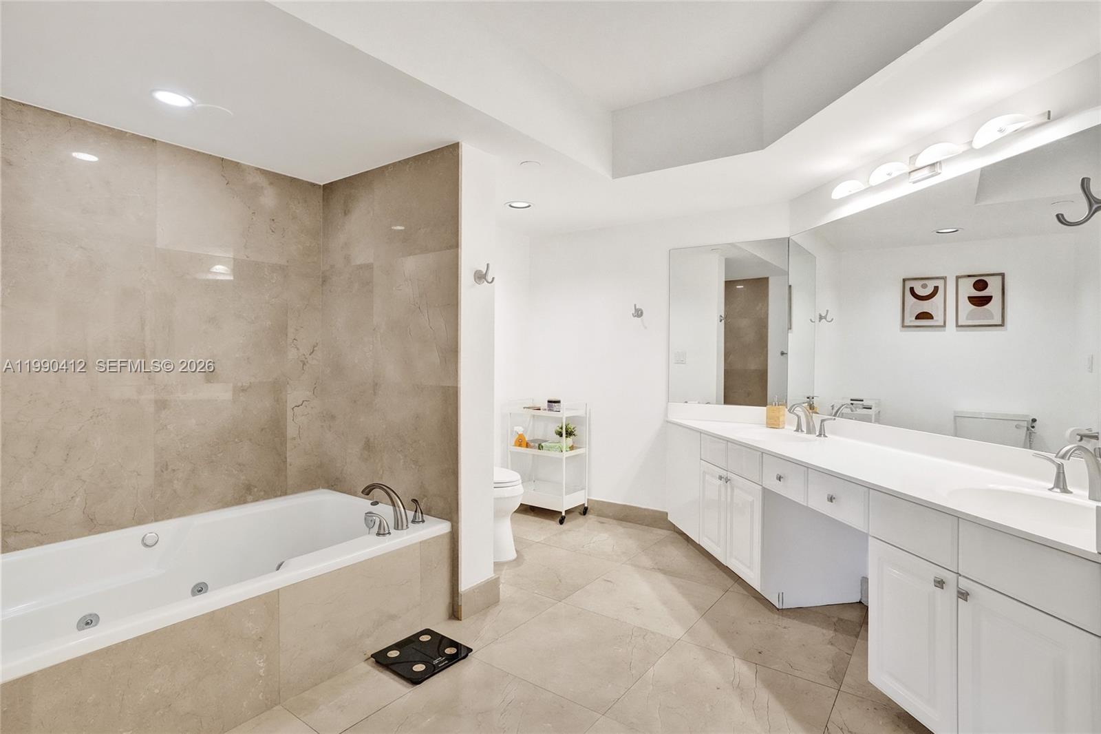 HARBOR TWS AT THE WATERWA - Residential