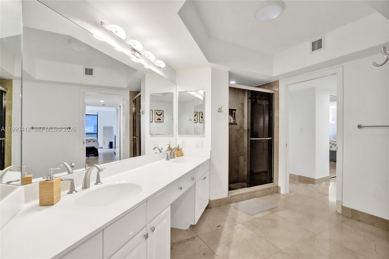 HARBOR TWS AT THE WATERWA - Residential