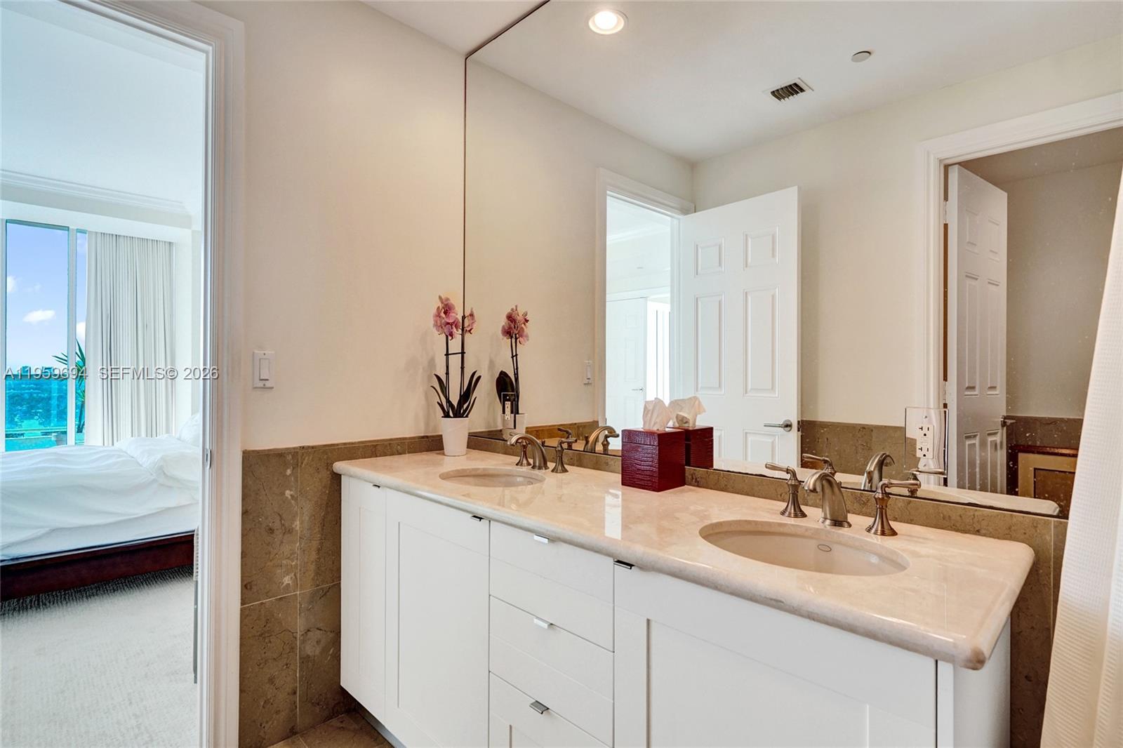 CASTILLO GRAND RESIDENCES - Residential