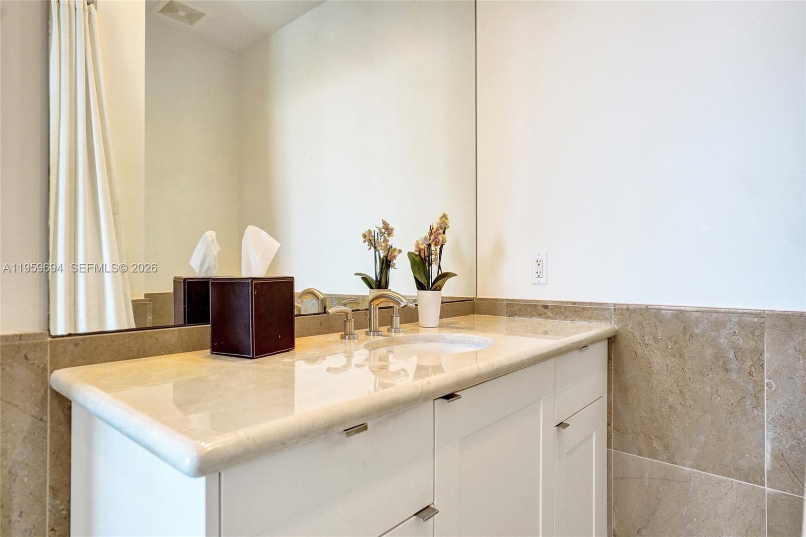 CASTILLO GRAND RESIDENCES - Residential