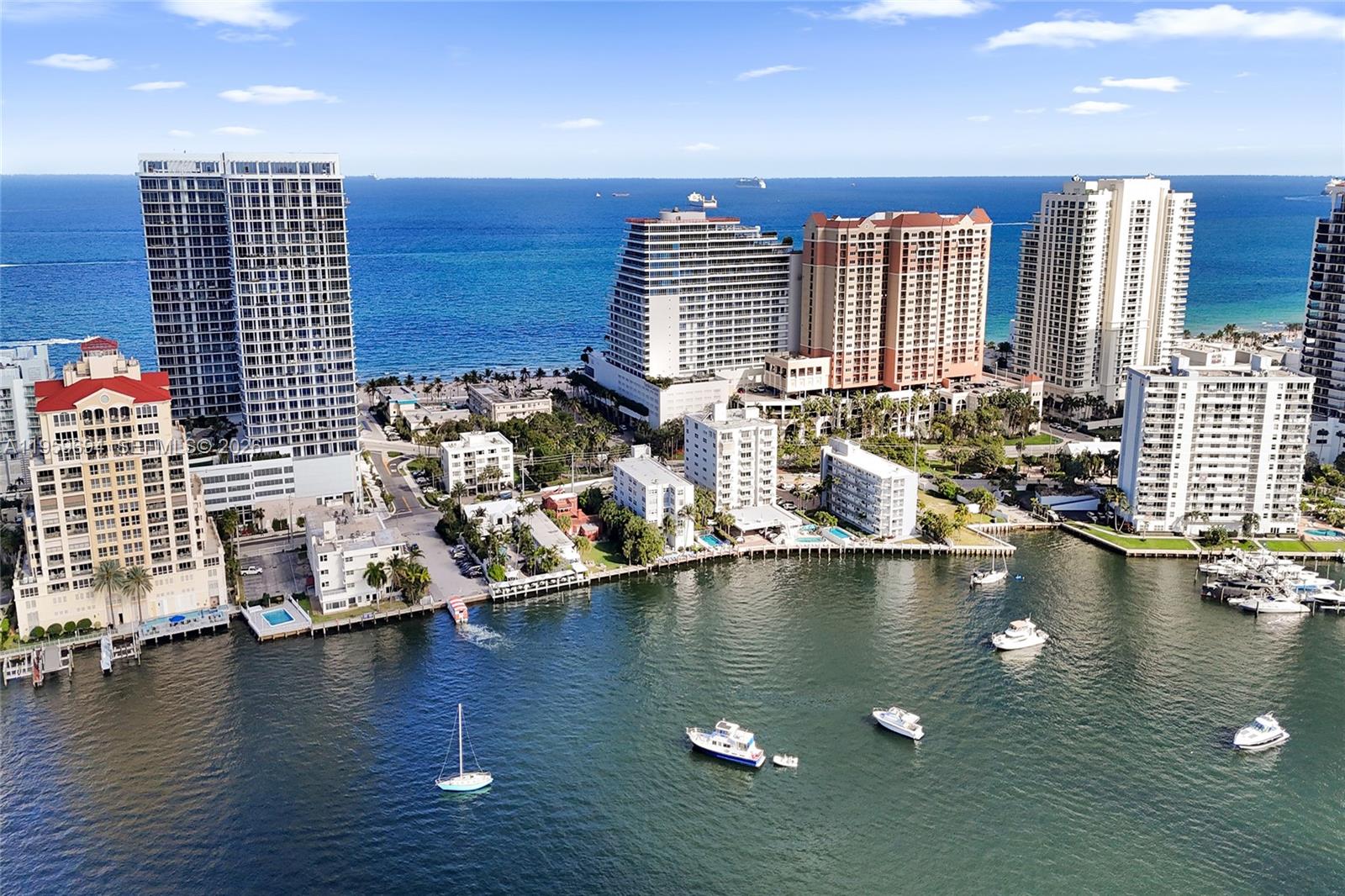 CASTILLO GRAND RESIDENCES - Residential