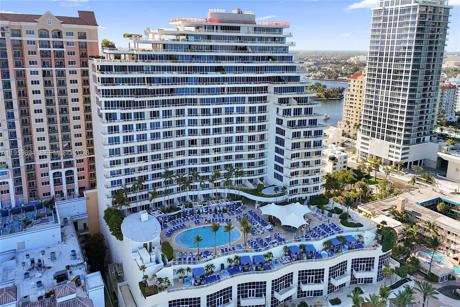 CASTILLO GRAND RESIDENCES - Residential