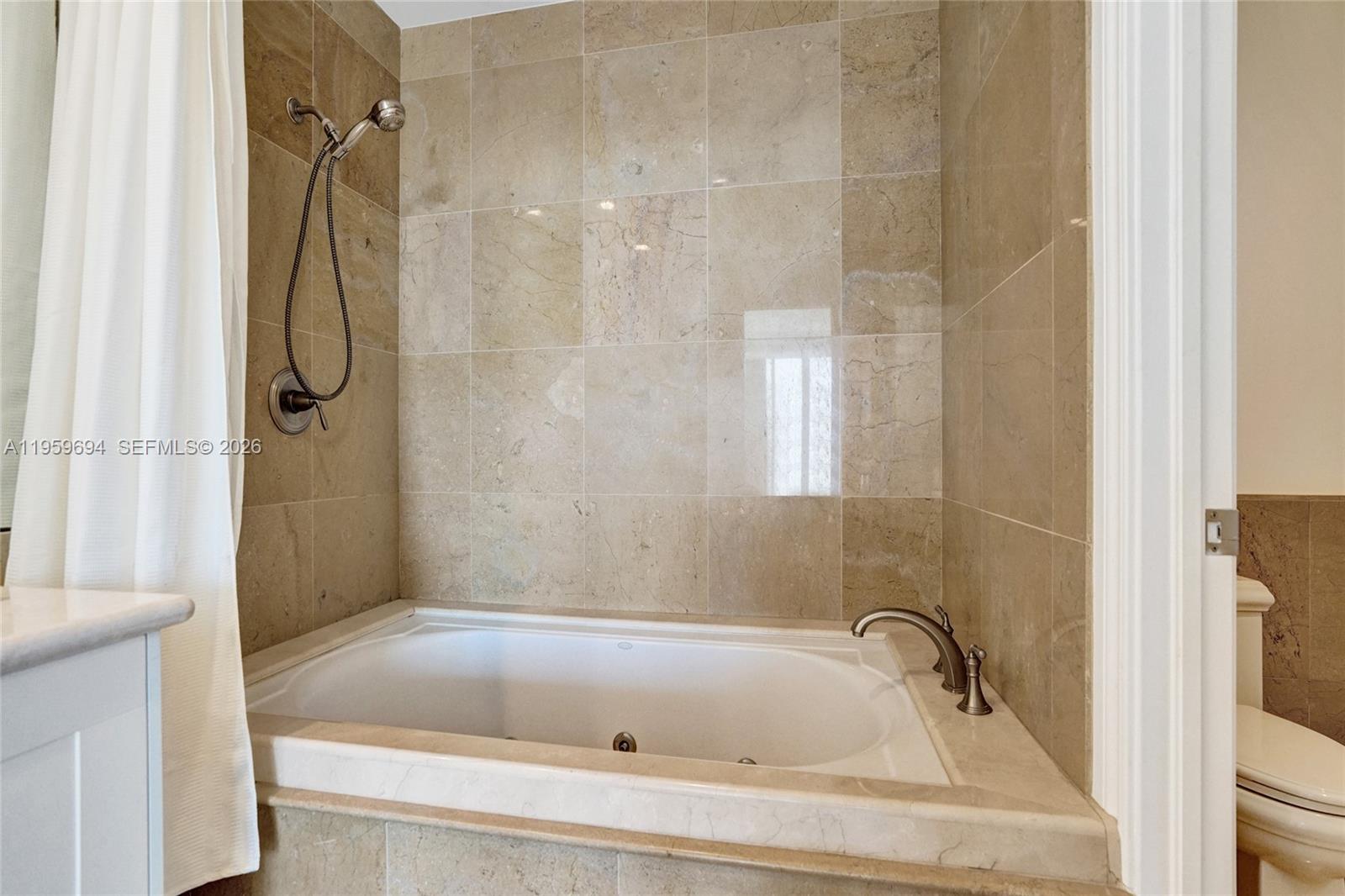 CASTILLO GRAND RESIDENCES - Residential