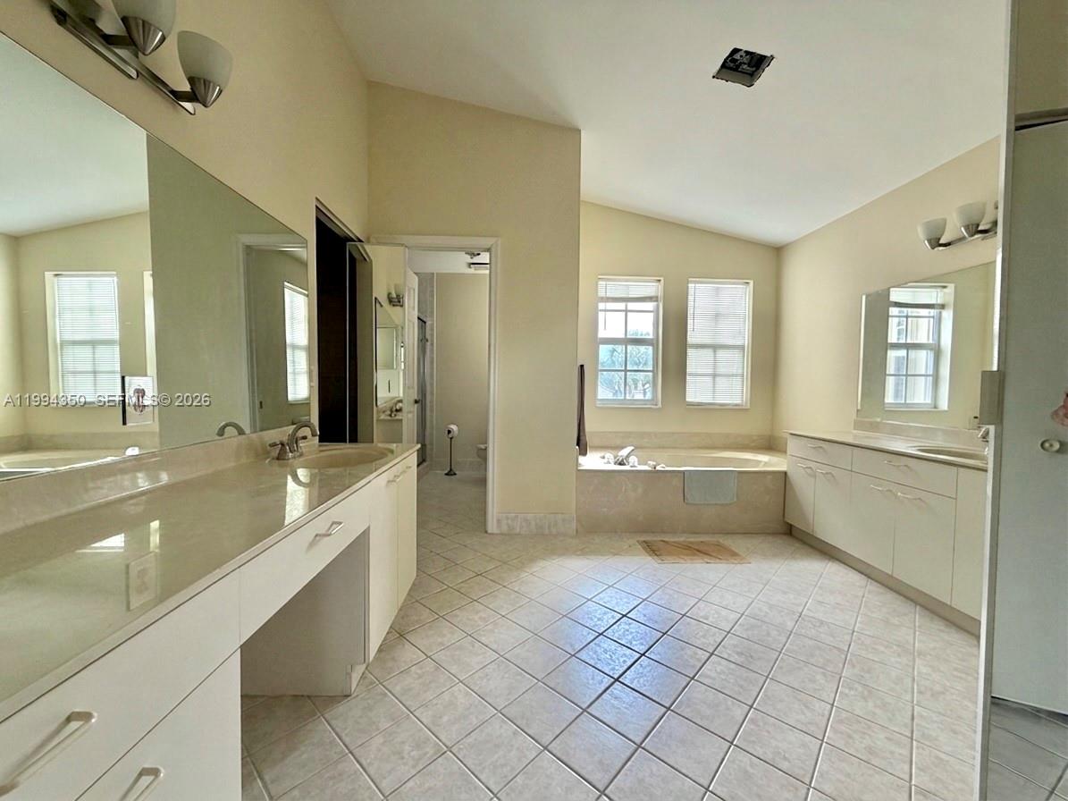 TOWNGATE - Residential