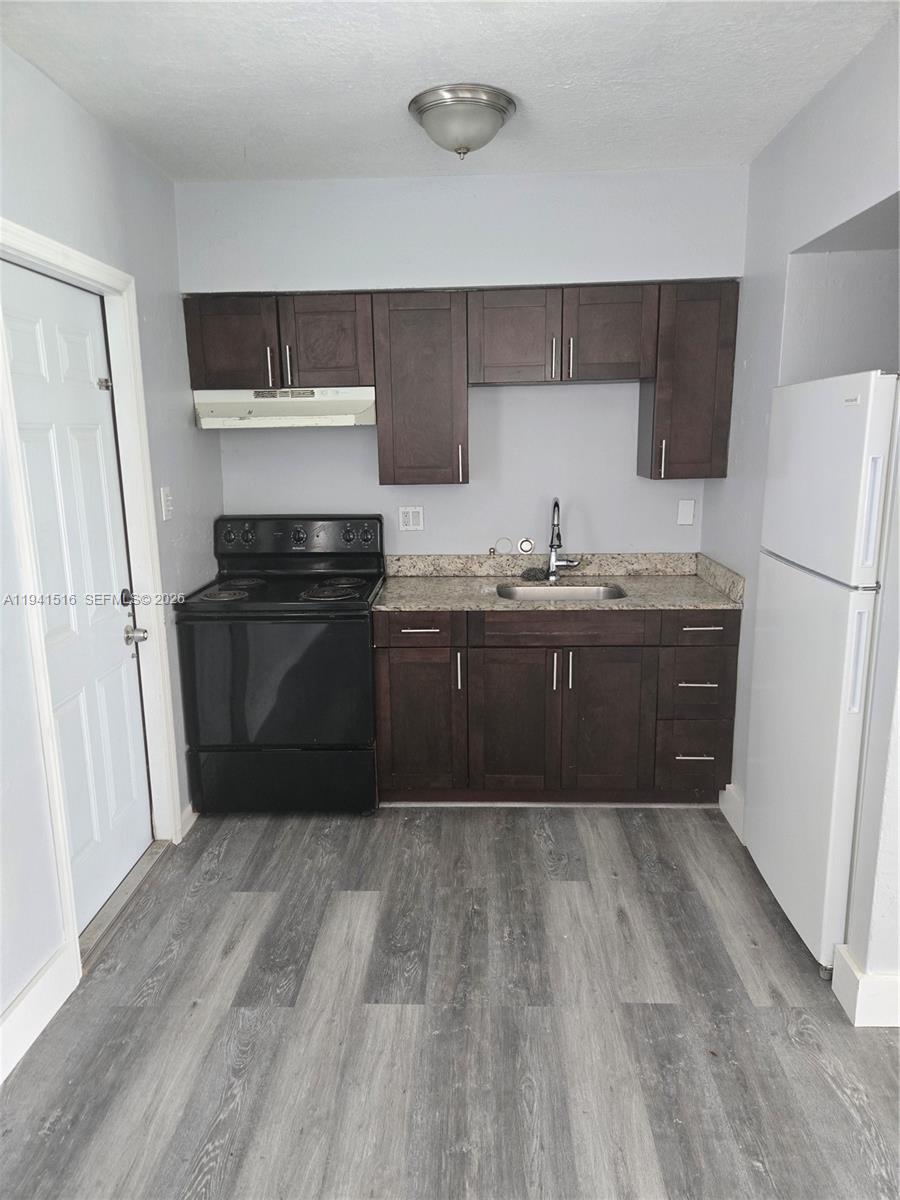 LAKE SIDE - Residential Income