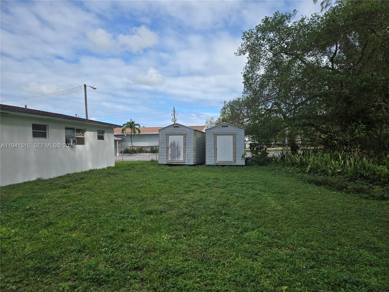 LAKE SIDE - Residential Income