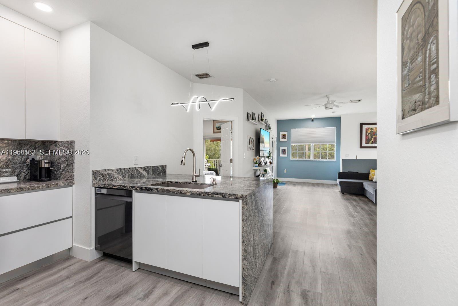 BANYAN BAY CONDO - Residential