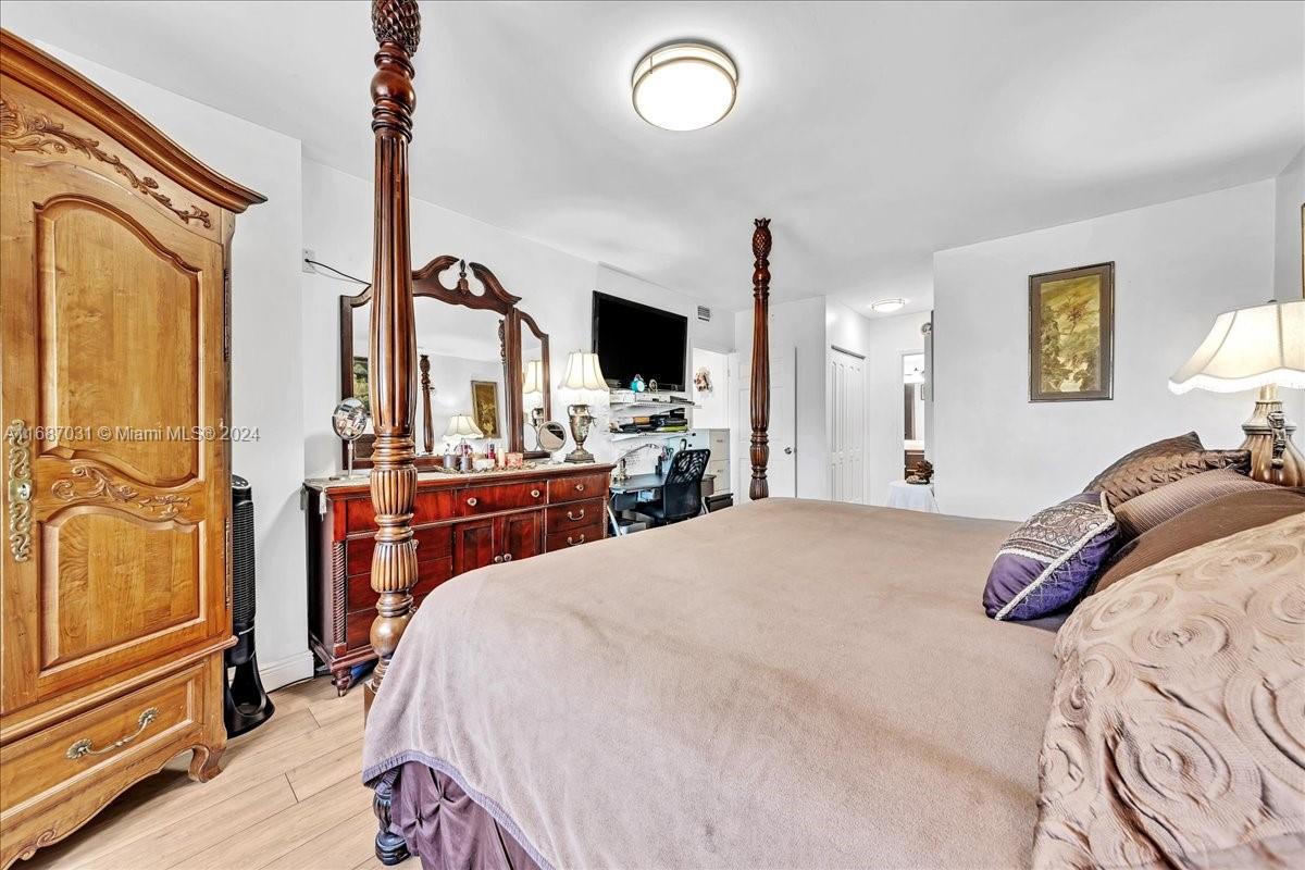 HILLCREST EAST NO 25 COND - Residential