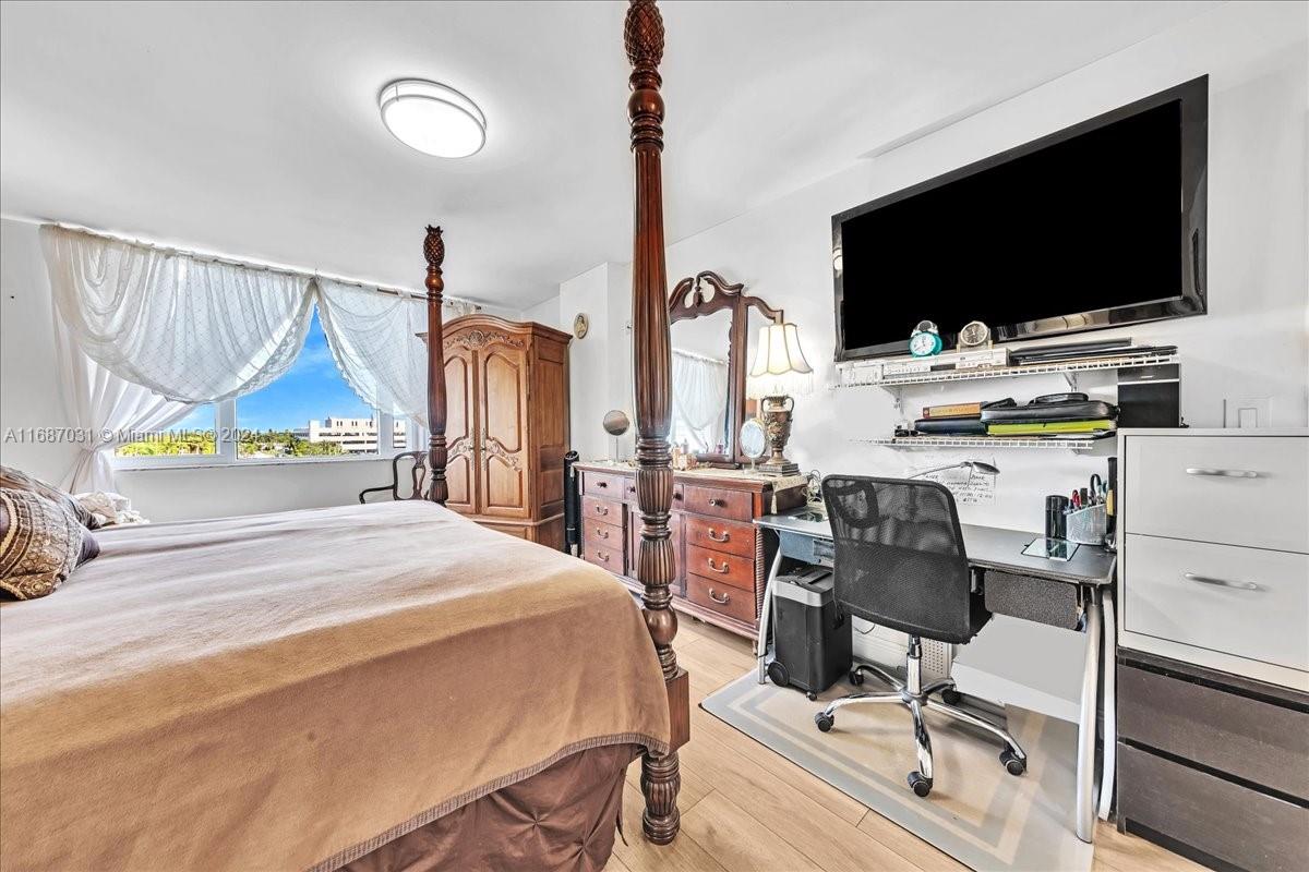 HILLCREST EAST NO 25 COND - Residential