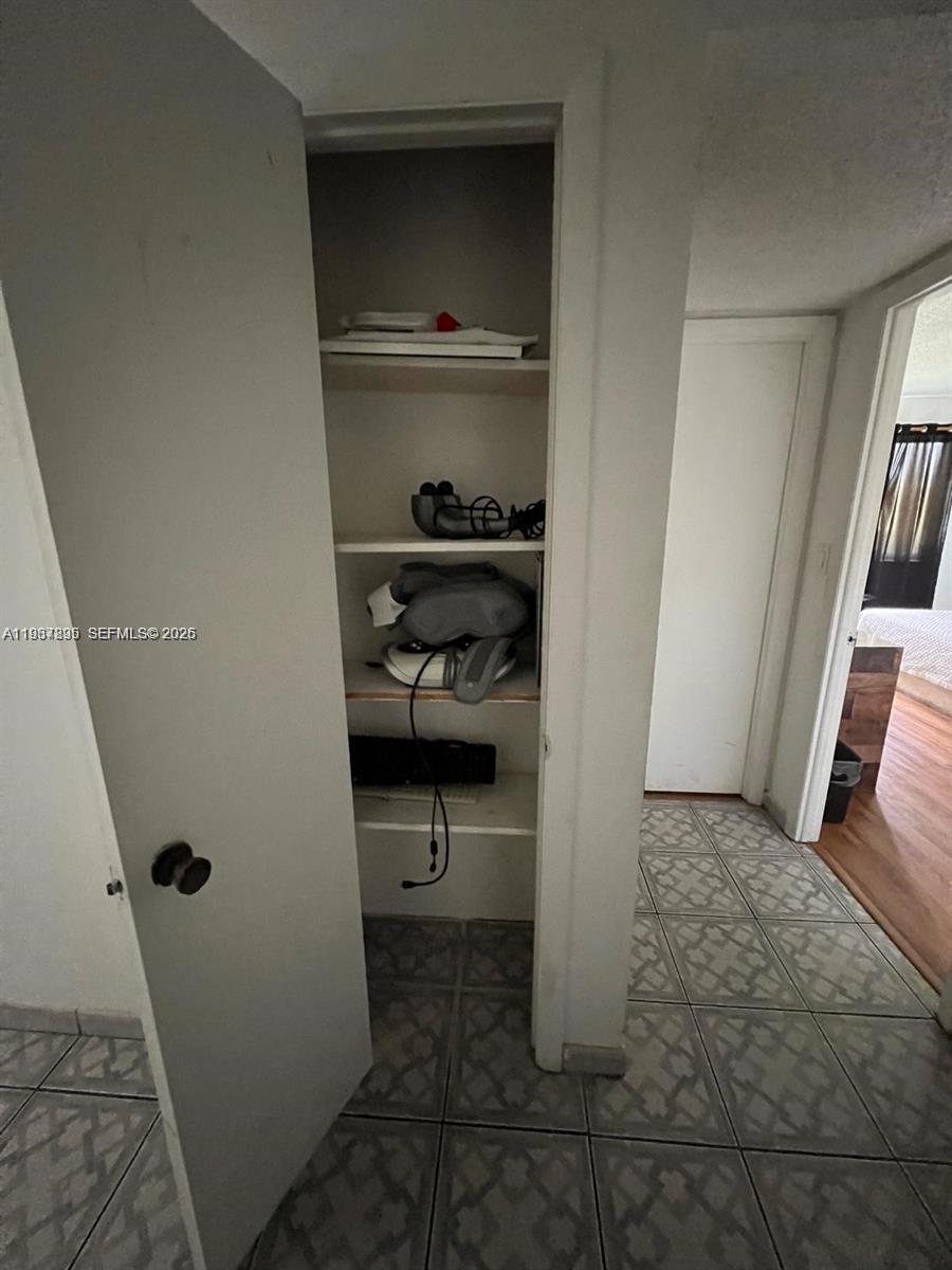 NARANJA LAKES CONDO NO 5 - Residential