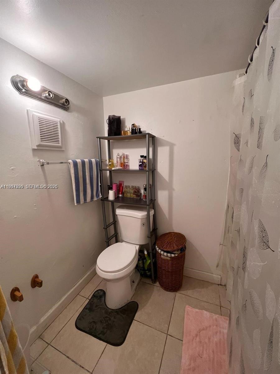 NARANJA LAKES CONDO NO 5 - Residential