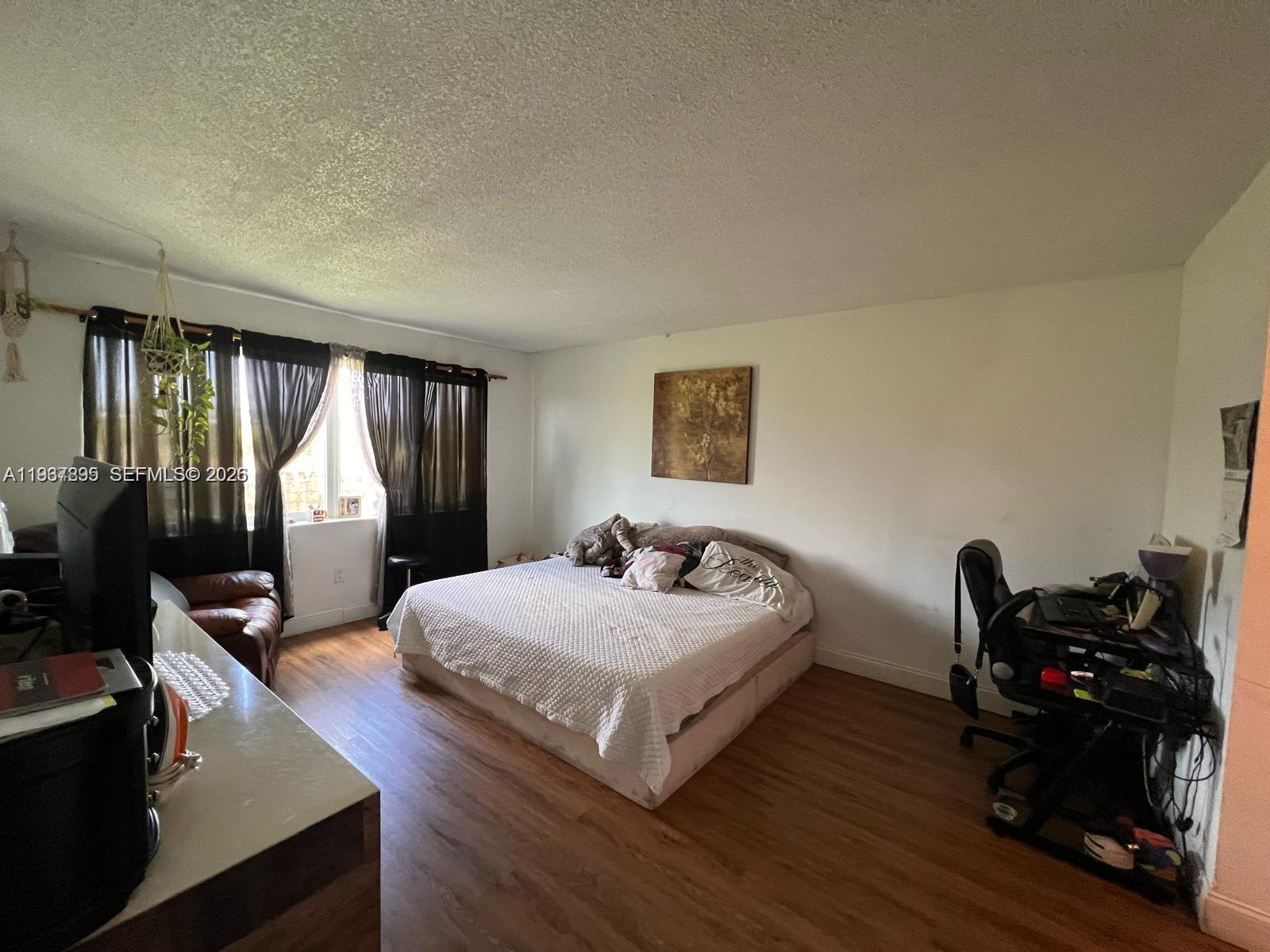 NARANJA LAKES CONDO NO 5 - Residential