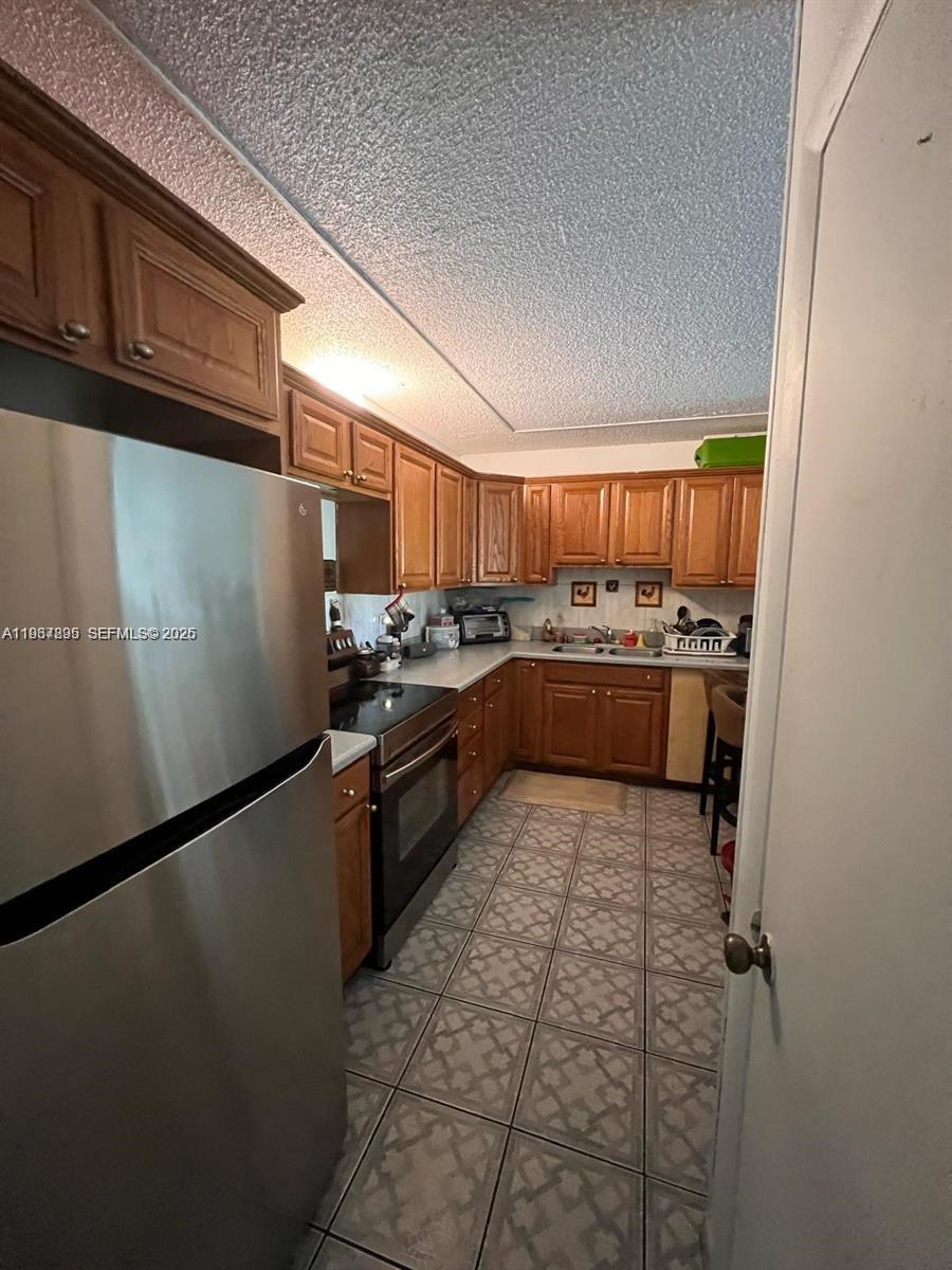 NARANJA LAKES CONDO NO 5 - Residential