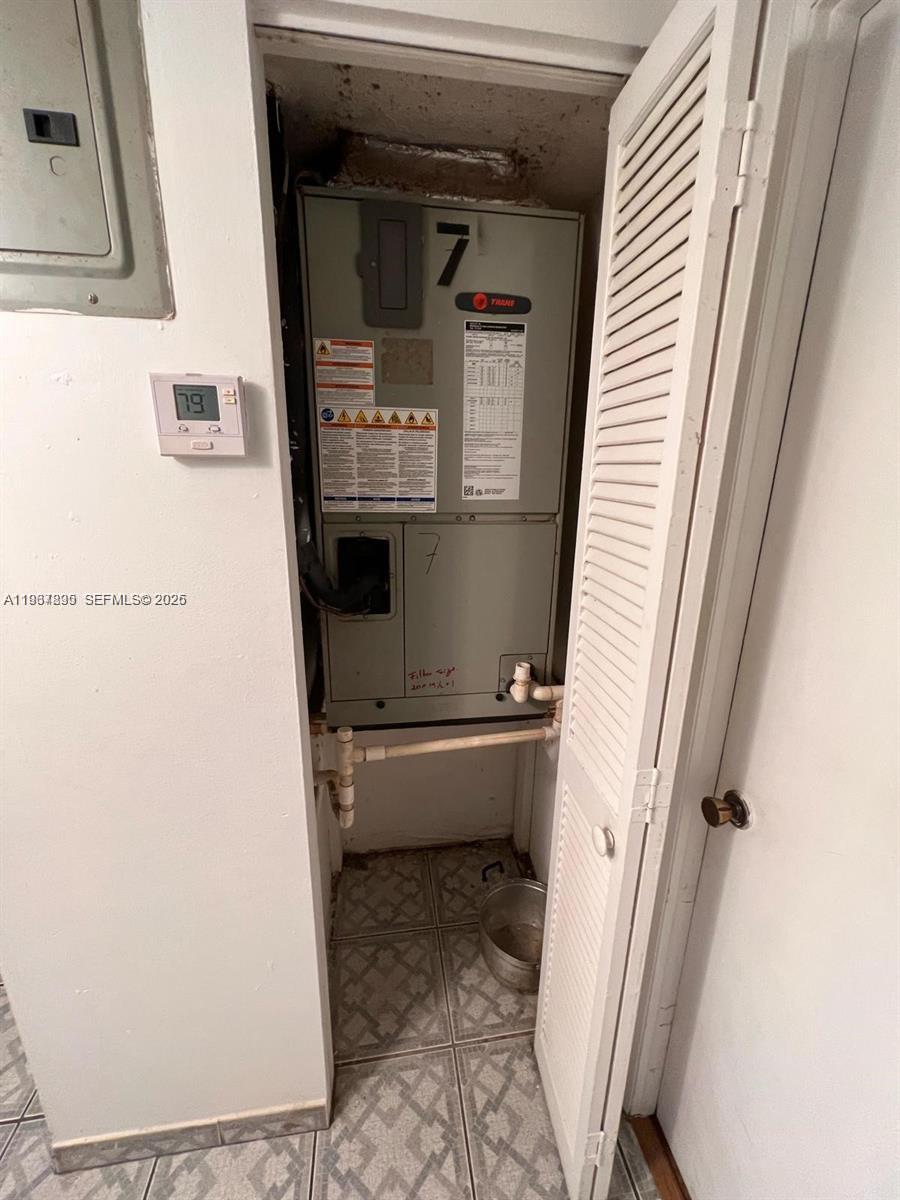 NARANJA LAKES CONDO NO 5 - Residential