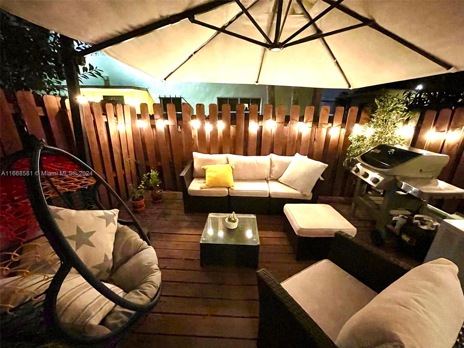 Experience the best of urban living in this updated three-story townhouse, nestled in a gated community in the heart of Brickell. This home offers two covered/assigned parking spaces and a fenced private backyard, ideal for grilling and outdoor gatherings. Pets are welcome! The ground floor features a bedroom with an ensuite bathroom and private patio access. The second floor boasts a
bright and open living/dining area, a modern kitchen, and a convenient washer/dryer. The third floor is dedicated to the spacious master suite, complete with an ensuite bathroom and an oversized custom walk-in closet.
Ready to move-in!
This rare find combines the comfort of a house with all the conveniences of living in Brickell