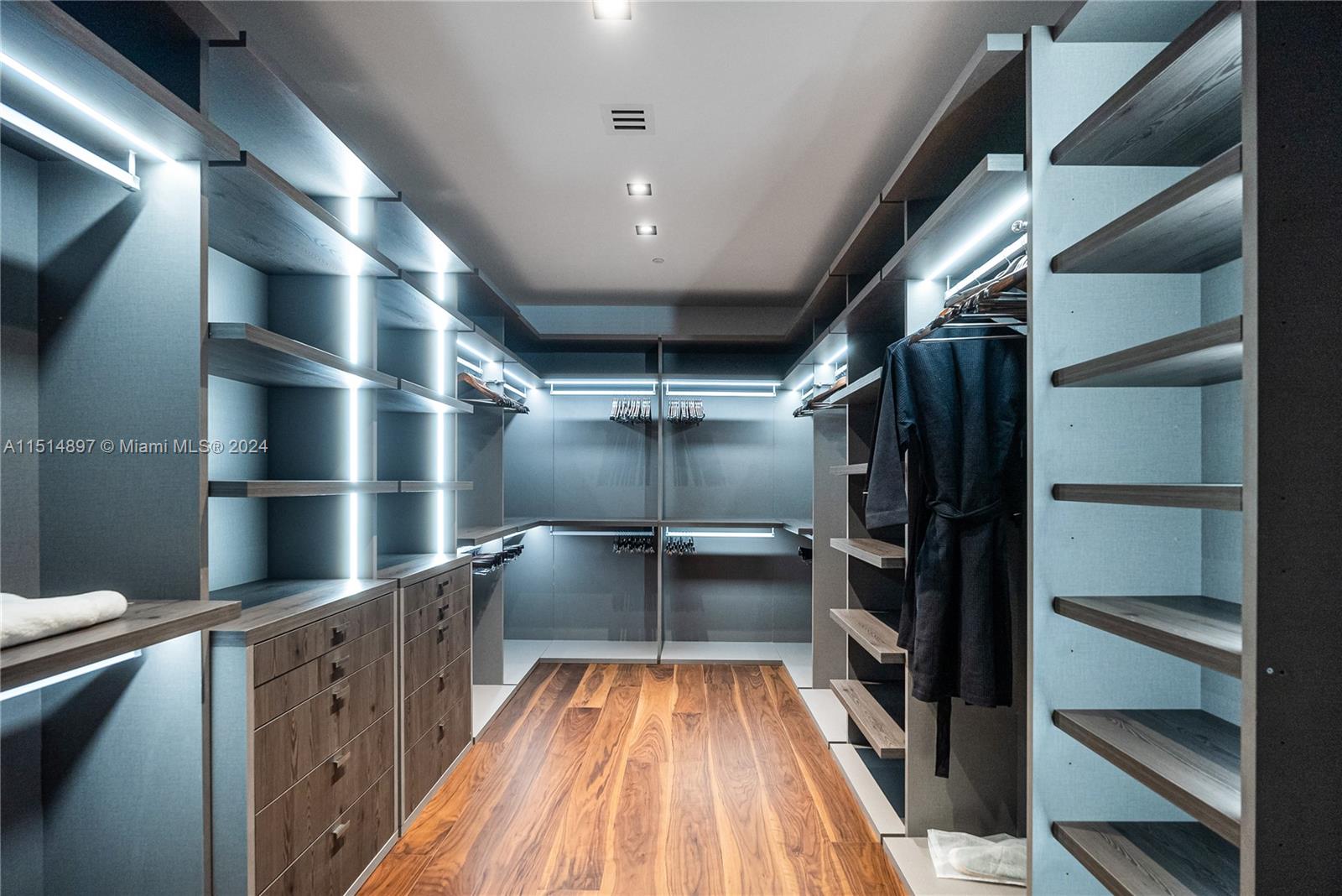 BRICKELLHOUSE CONDO - Residential