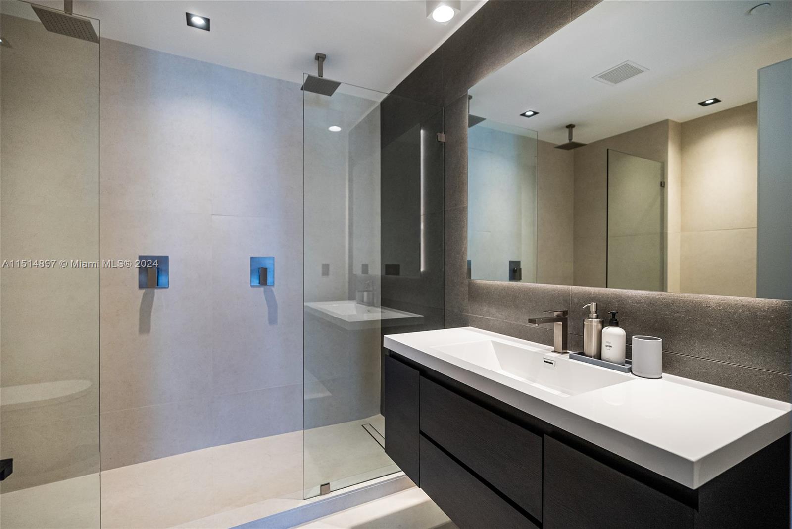 BRICKELLHOUSE CONDO - Residential
