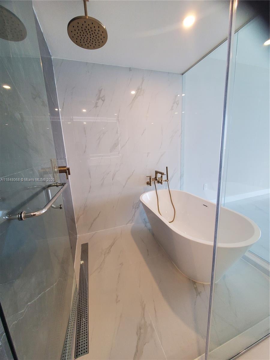 ARIA RESERVE - Residential Lease