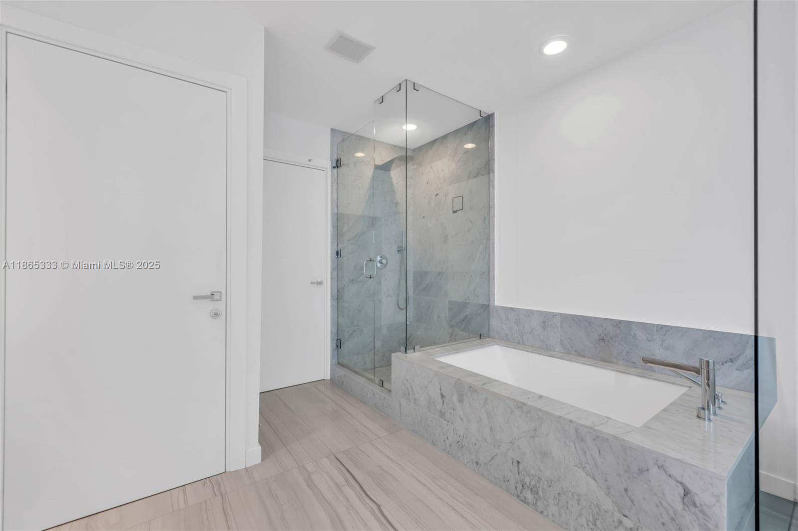 GRAN PARAISO CONDO - Residential