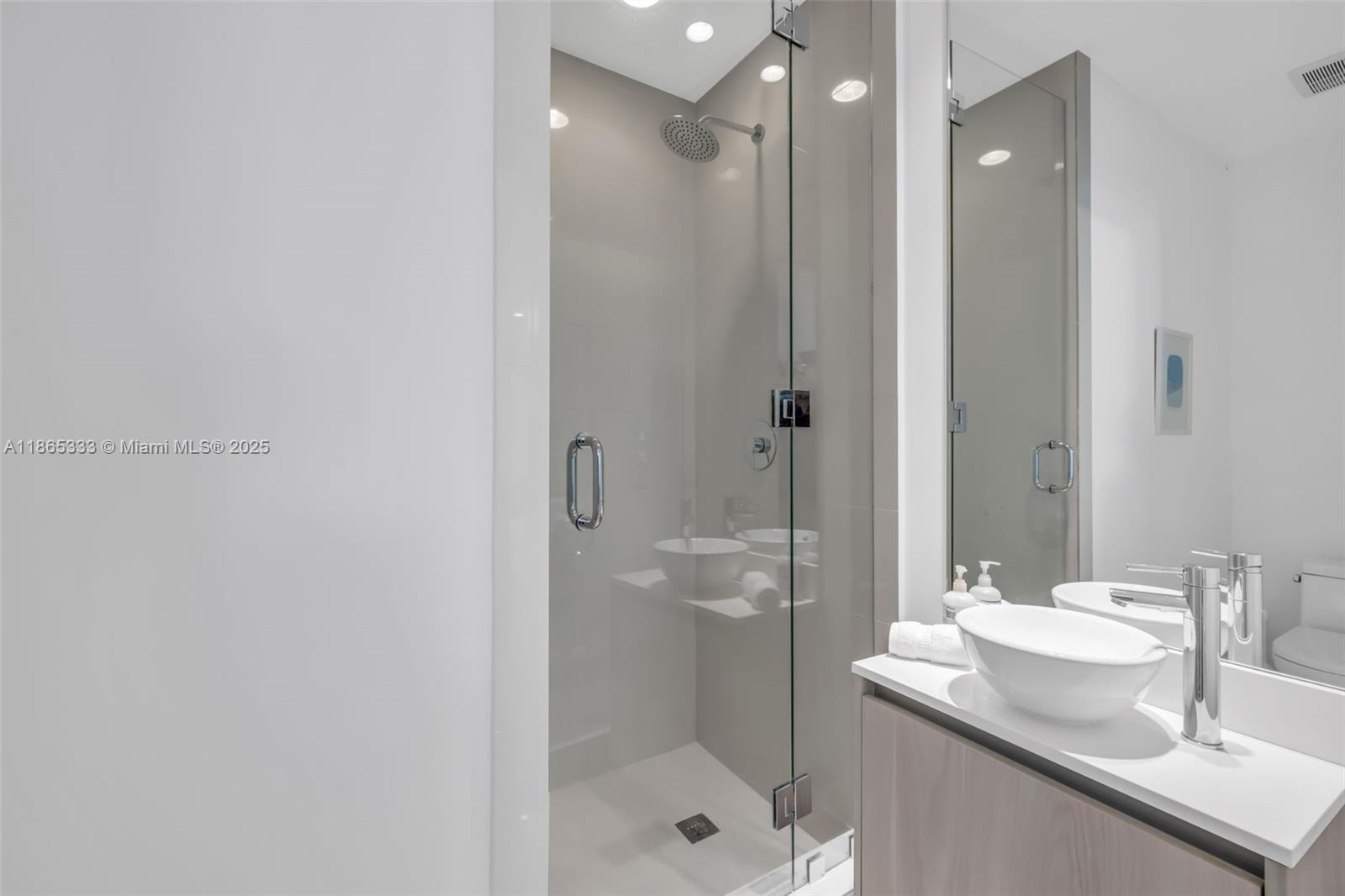 GRAN PARAISO CONDO - Residential