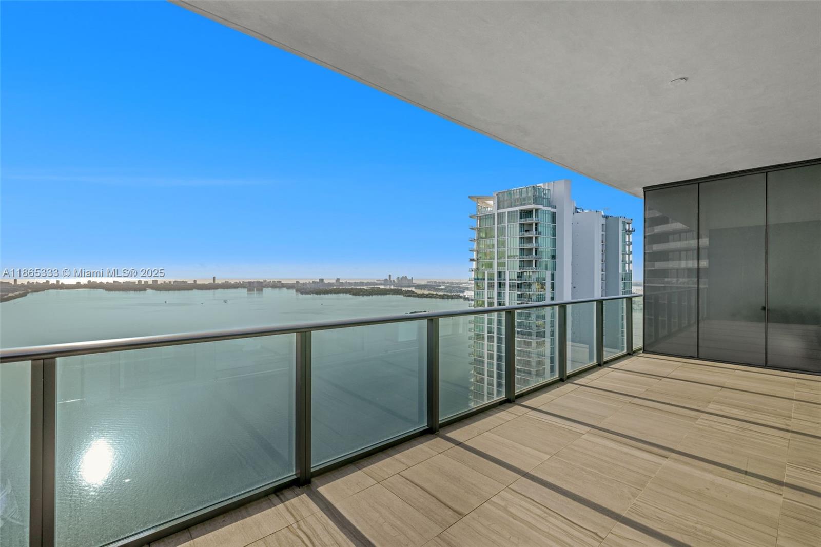 GRAN PARAISO CONDO - Residential