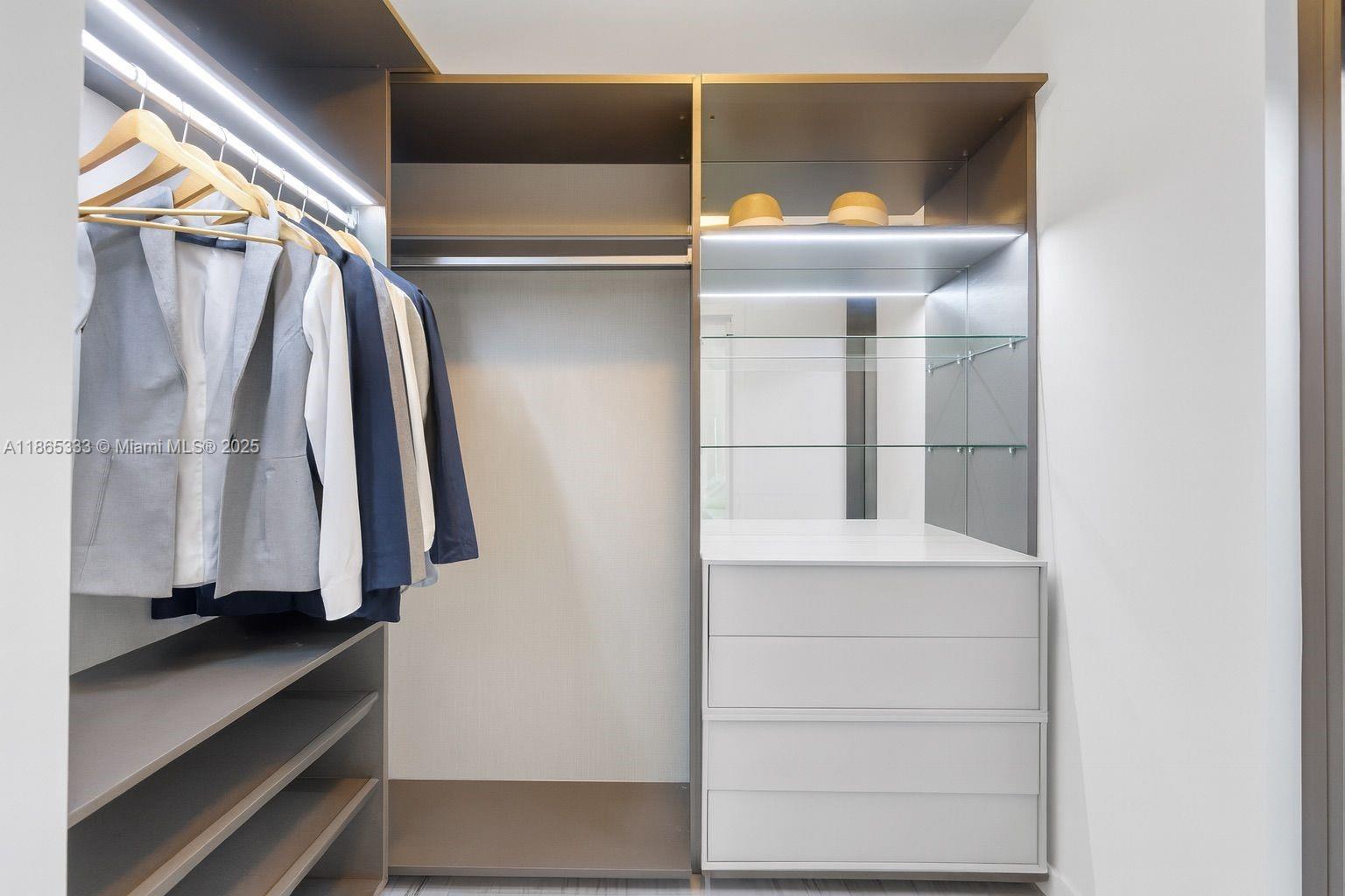 GRAN PARAISO CONDO - Residential