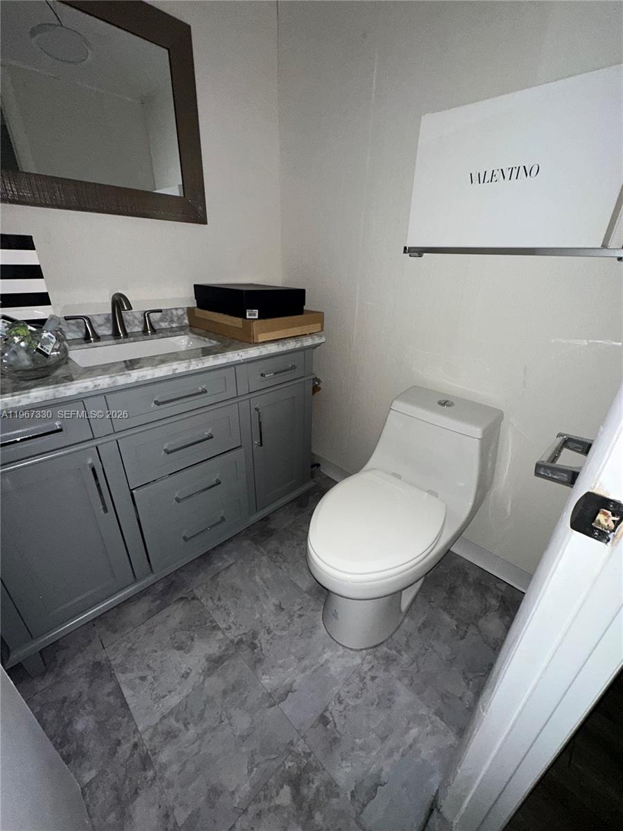 2750 NE 183rd St PH07