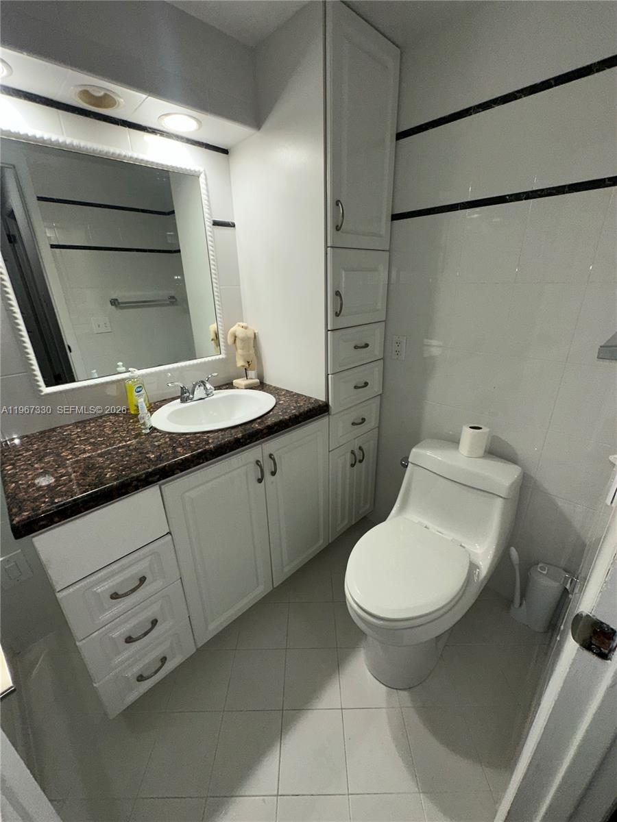 COMMODORE PLAZA CONDO - Residential