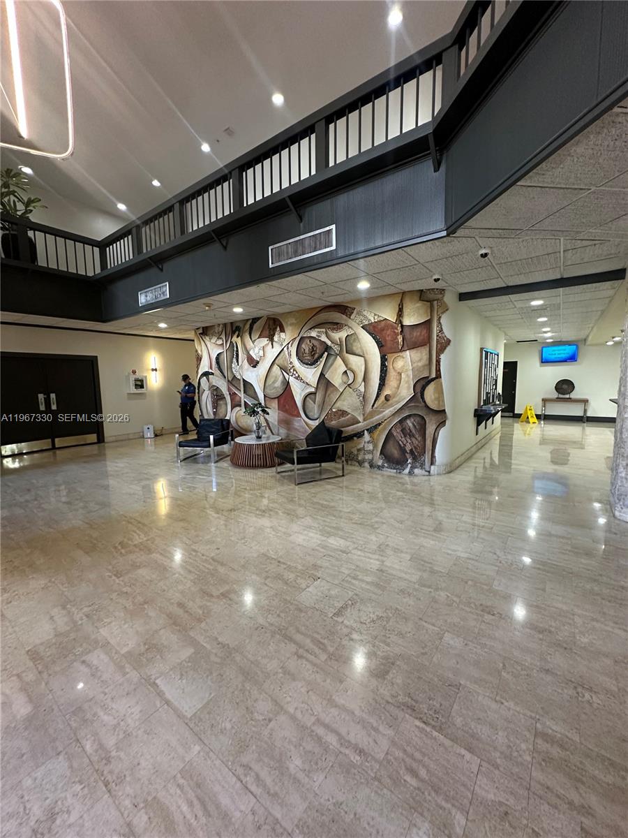 COMMODORE PLAZA CONDO - Residential