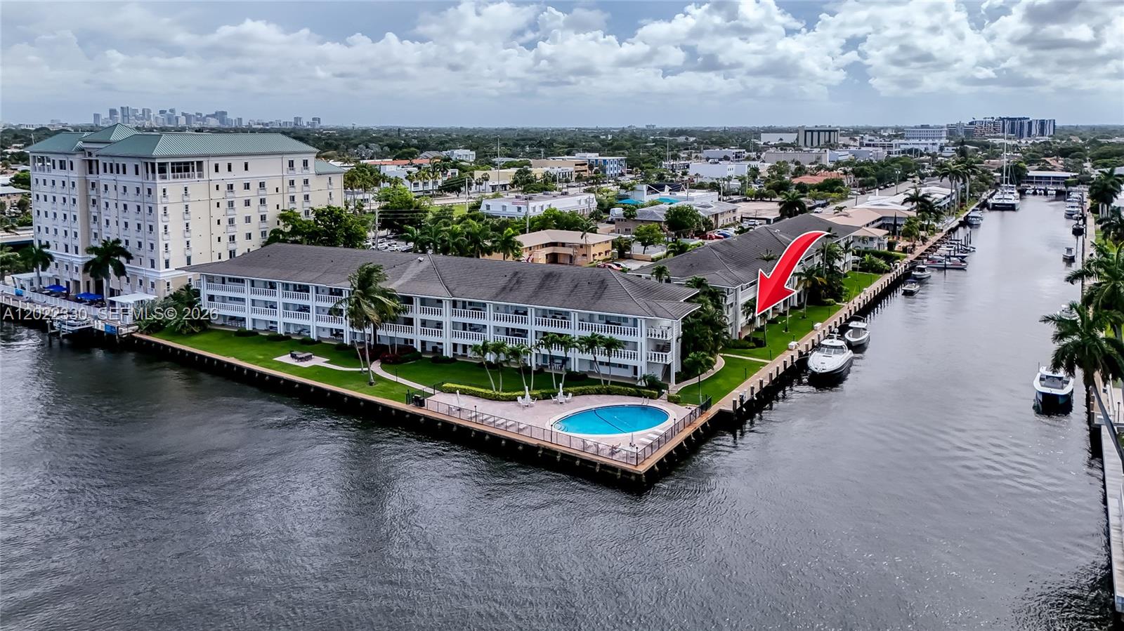 WATERSIDE ON THE INTRACOA - Residential