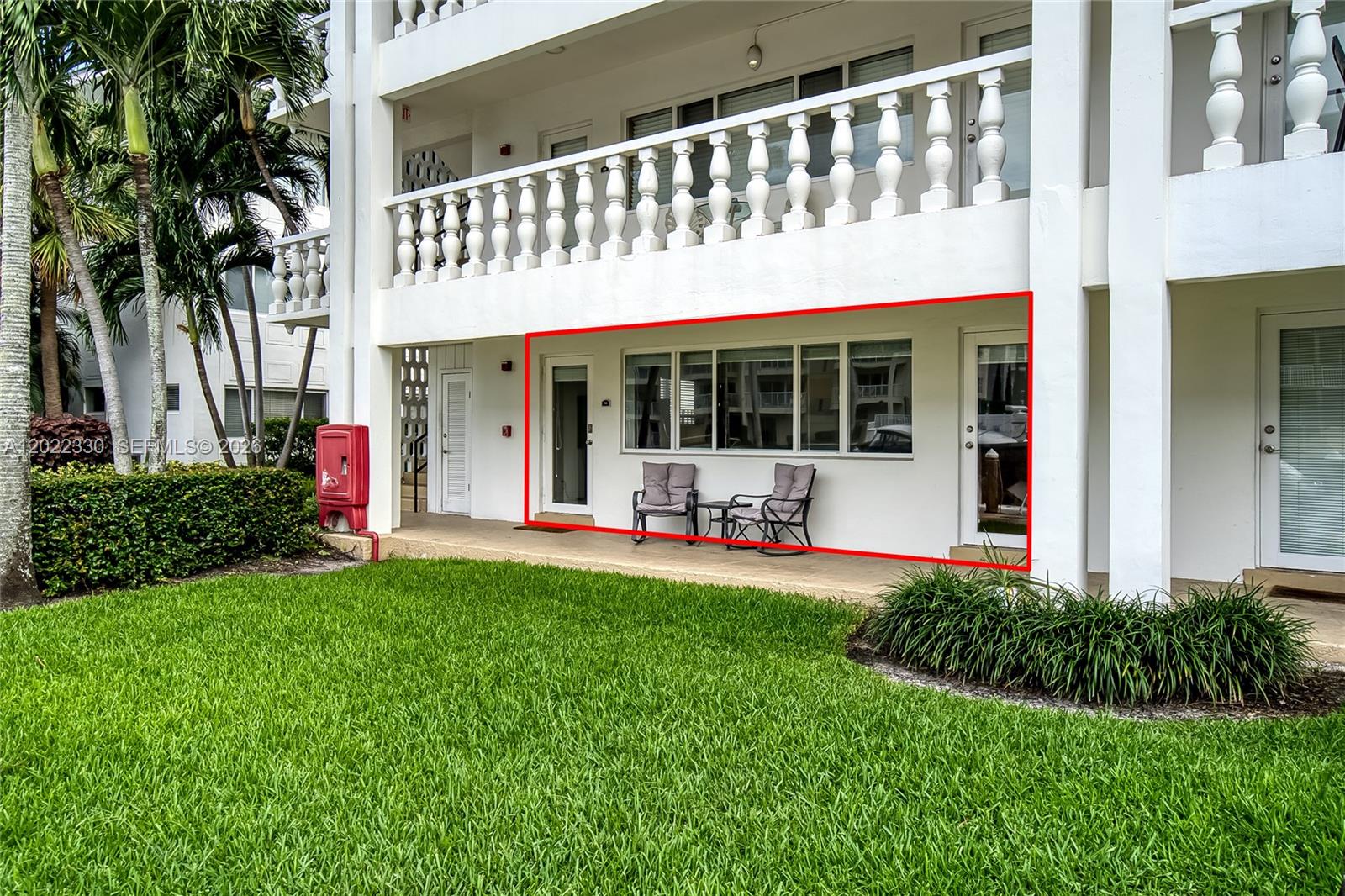 WATERSIDE ON THE INTRACOA - Residential