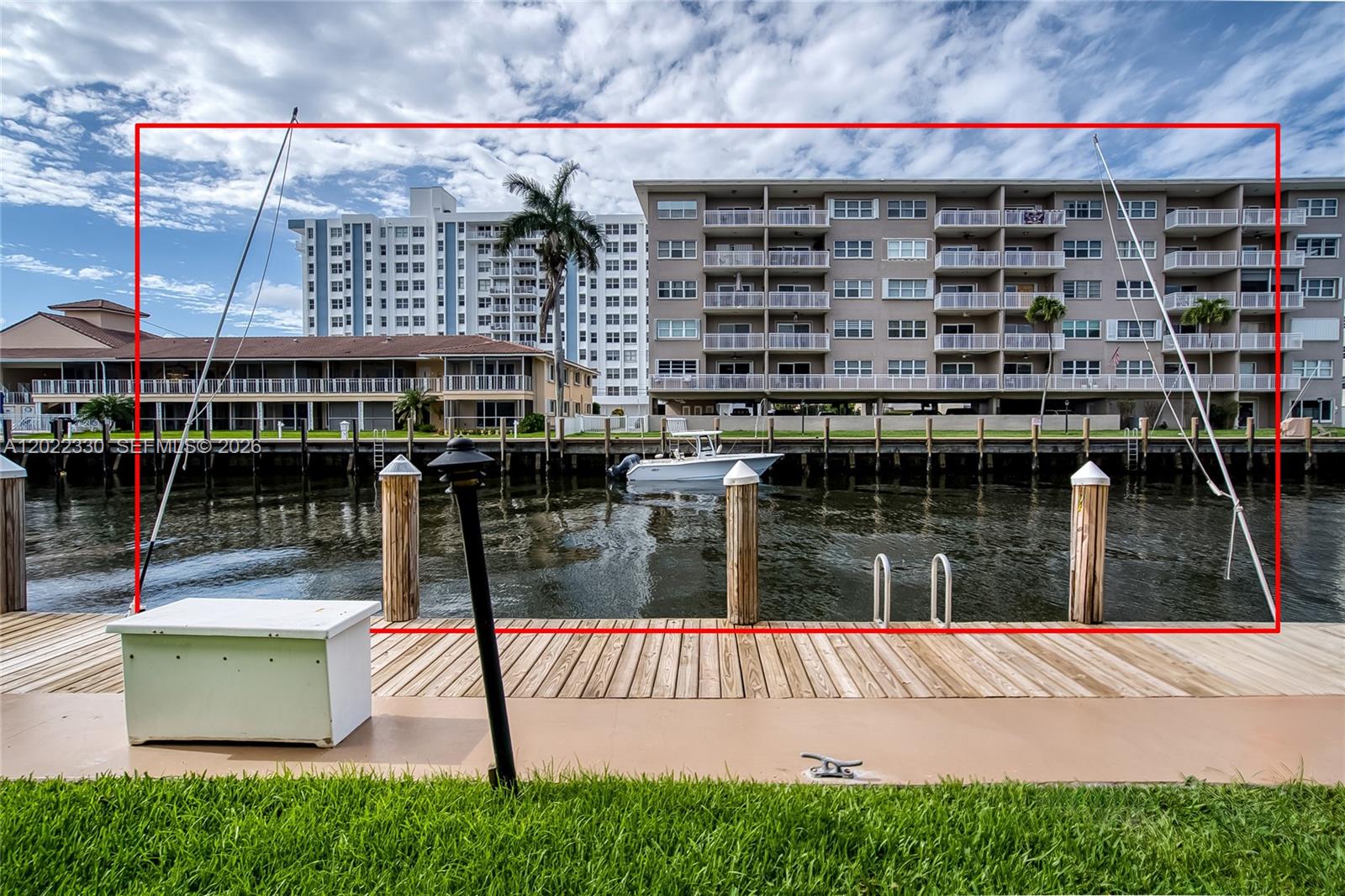 WATERSIDE ON THE INTRACOA - Residential
