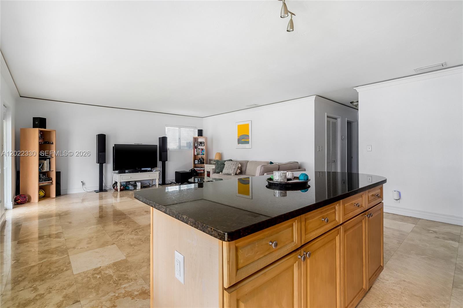 WATERSIDE ON THE INTRACOA - Residential