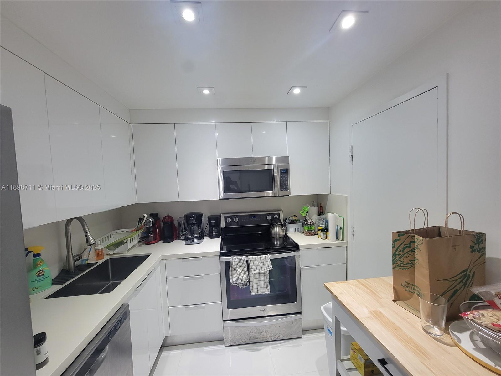 SOUTH BAY CLUB CONDO - Residential Lease