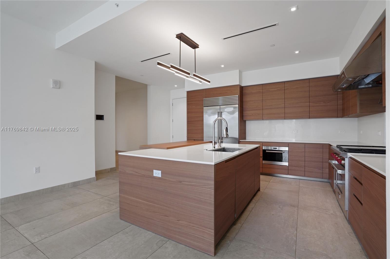 3581 E Glencoe St 307